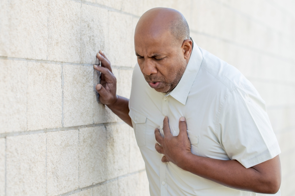 Should I Go To The ER For Chest Pain? Signs You May Be Having A Heart Attack
