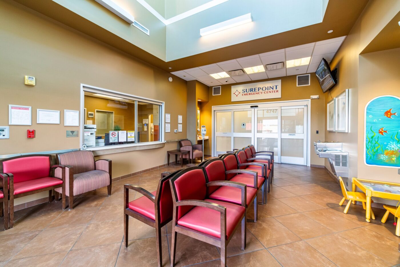 inside waiting room picture of Surepoint Emergency Centers in Arlington, TX
