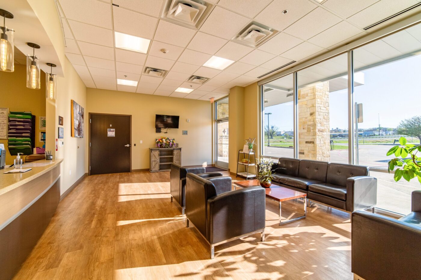 inside waiting room picture of Surepoint Emergency Centers in Azle, TX