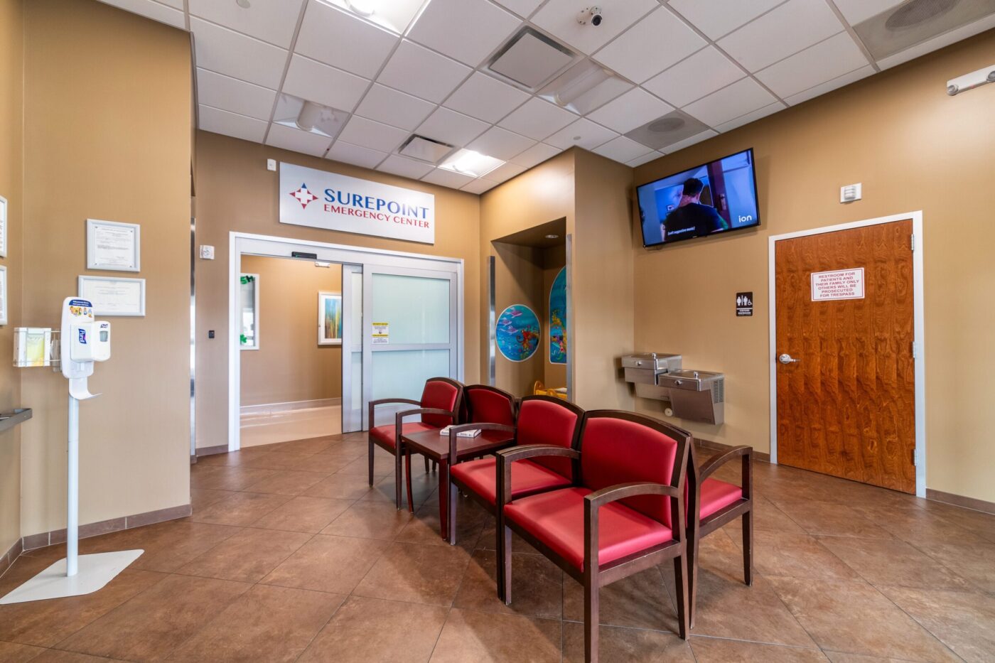 inside waiting room picture of Surepoint Emergency Centers in Grand Prairie, TX