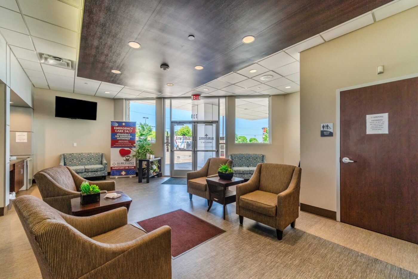 inside waiting room picture of Surepoint Emergency Centers in Weatherford, TX.